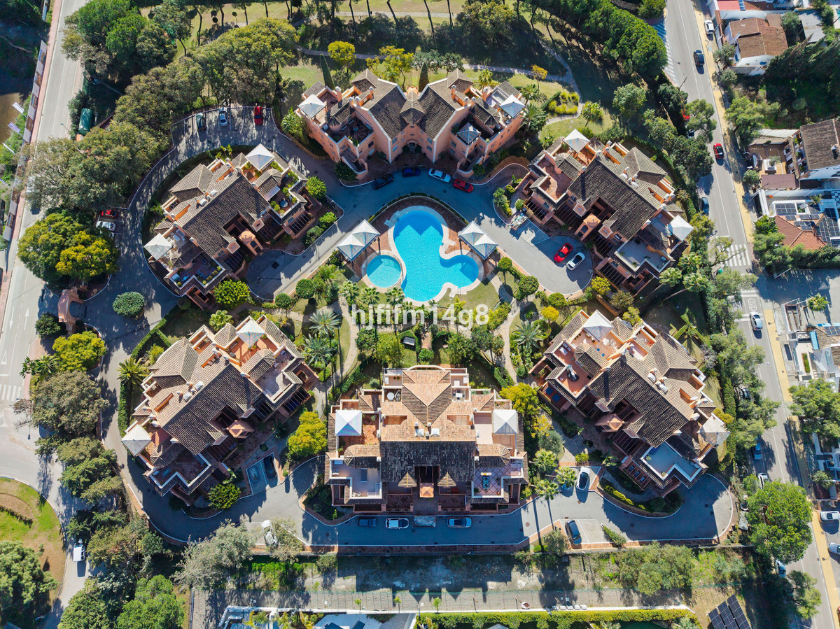 4 Bed Apartment for sale in Nueva Andalucía Costa Del Sol, Málaga, Spain
