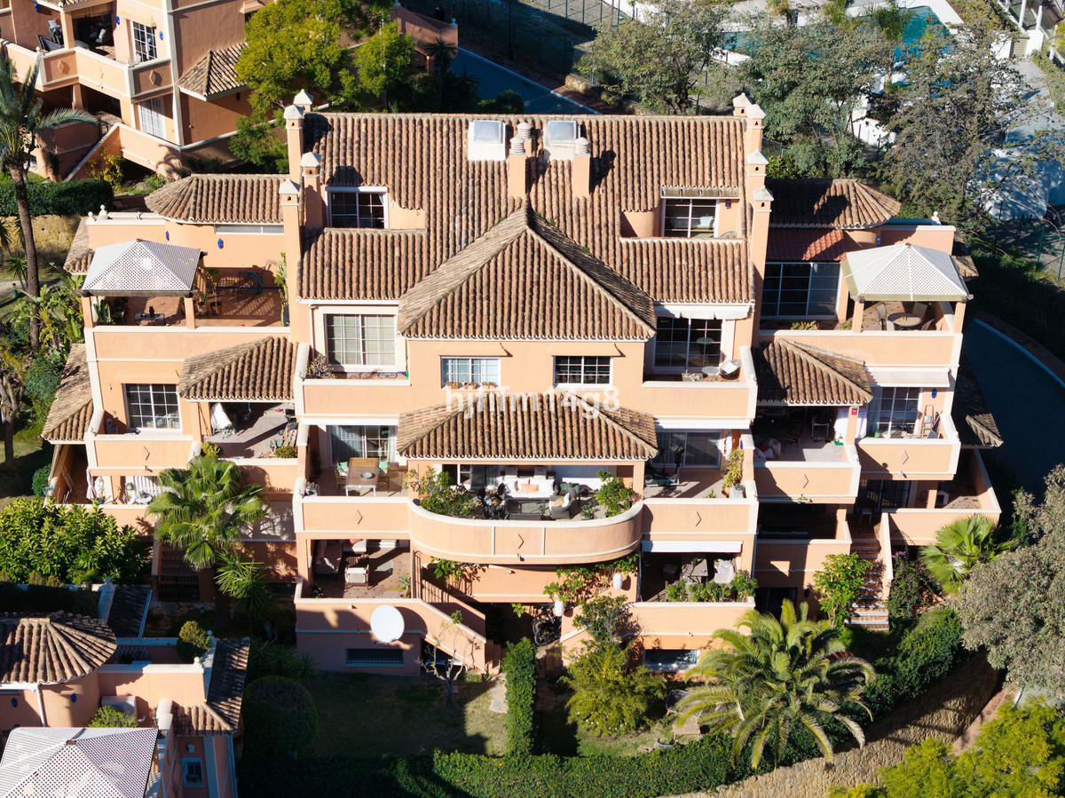4 Bed Apartment for sale in Nueva Andalucía Costa Del Sol, Málaga, Spain