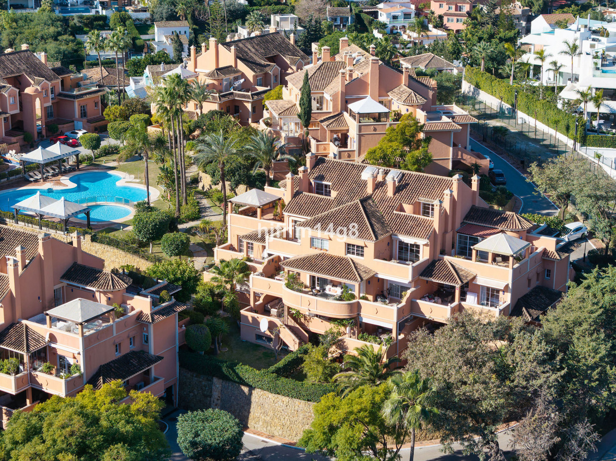 4 Bed Apartment for sale in Nueva Andalucía Costa Del Sol, Málaga, Spain