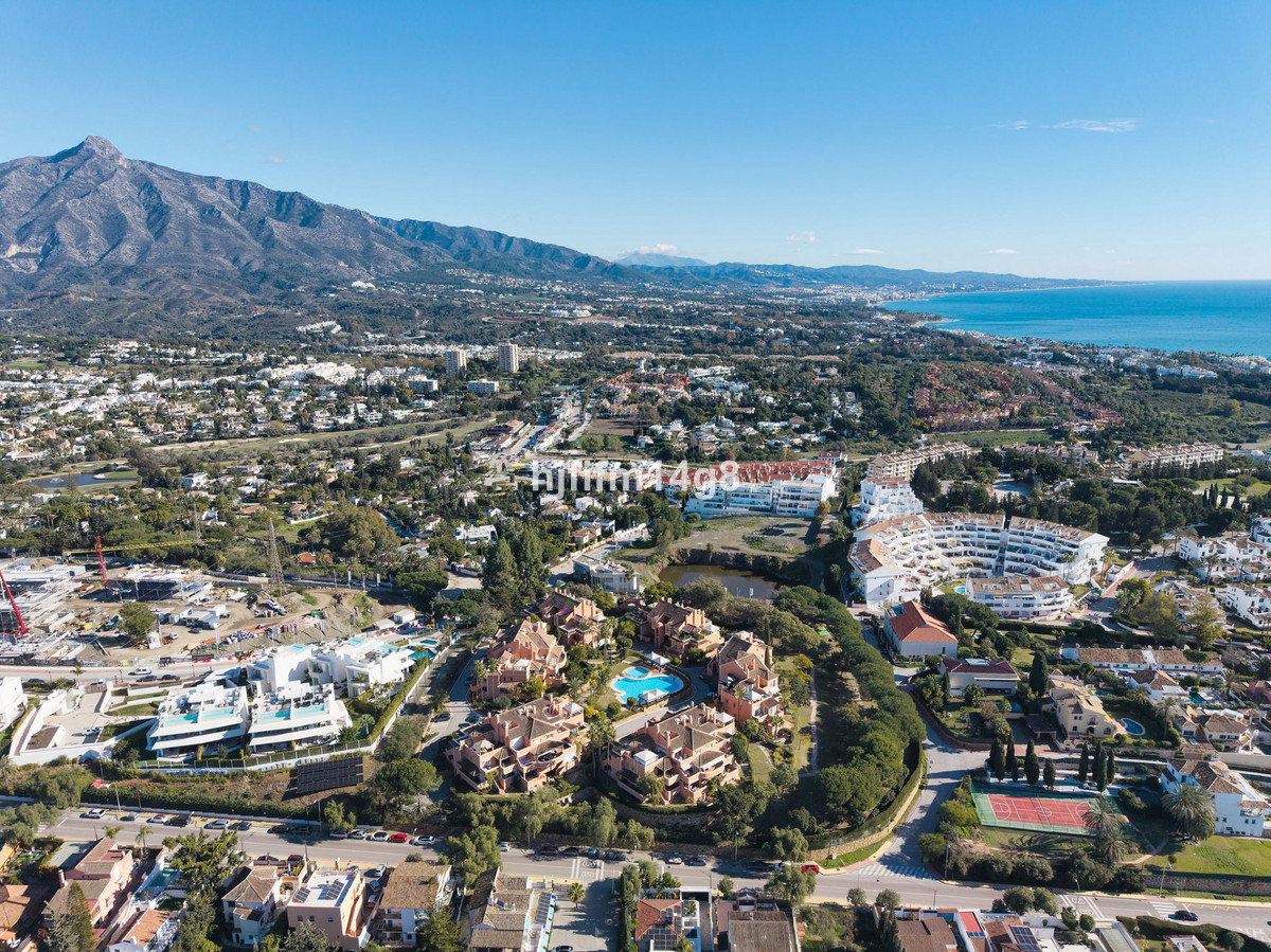 4 Bed Apartment for sale in Nueva Andalucía Costa Del Sol, Málaga, Spain