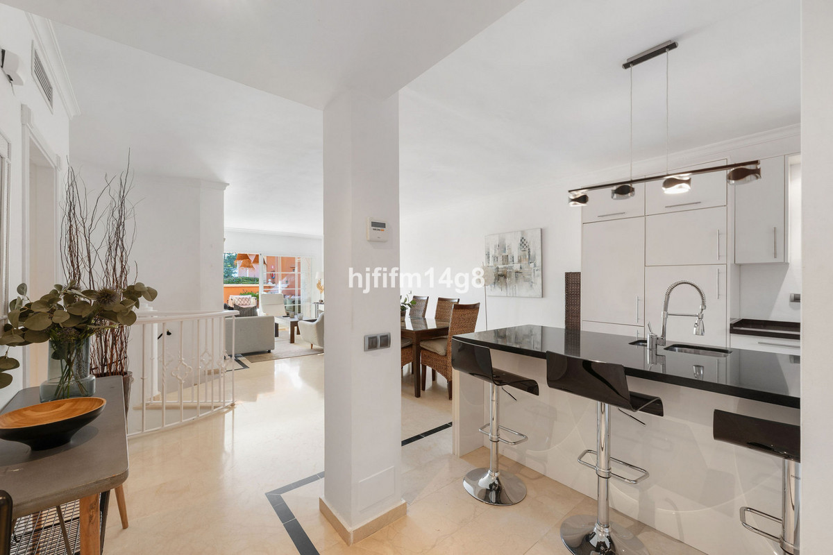4 Bed Apartment for sale in Nueva Andalucía Costa Del Sol, Málaga, Spain