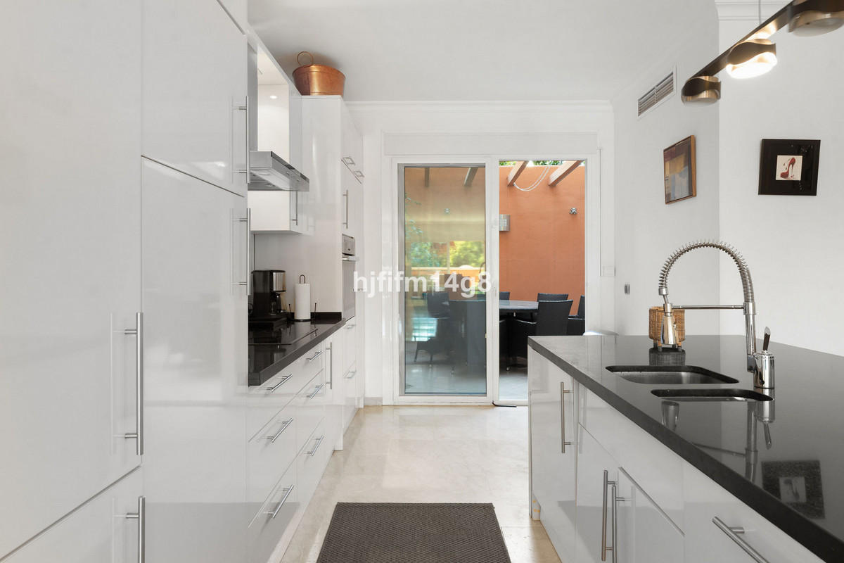4 Bed Apartment for sale in Nueva Andalucía Costa Del Sol, Málaga, Spain