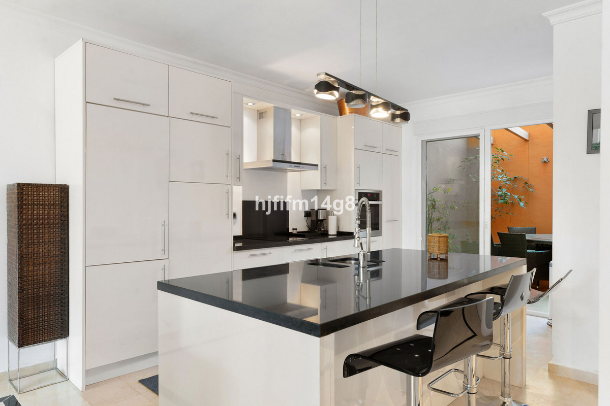 4 Bed Apartment for sale in Nueva Andalucía Costa Del Sol, Málaga, Spain