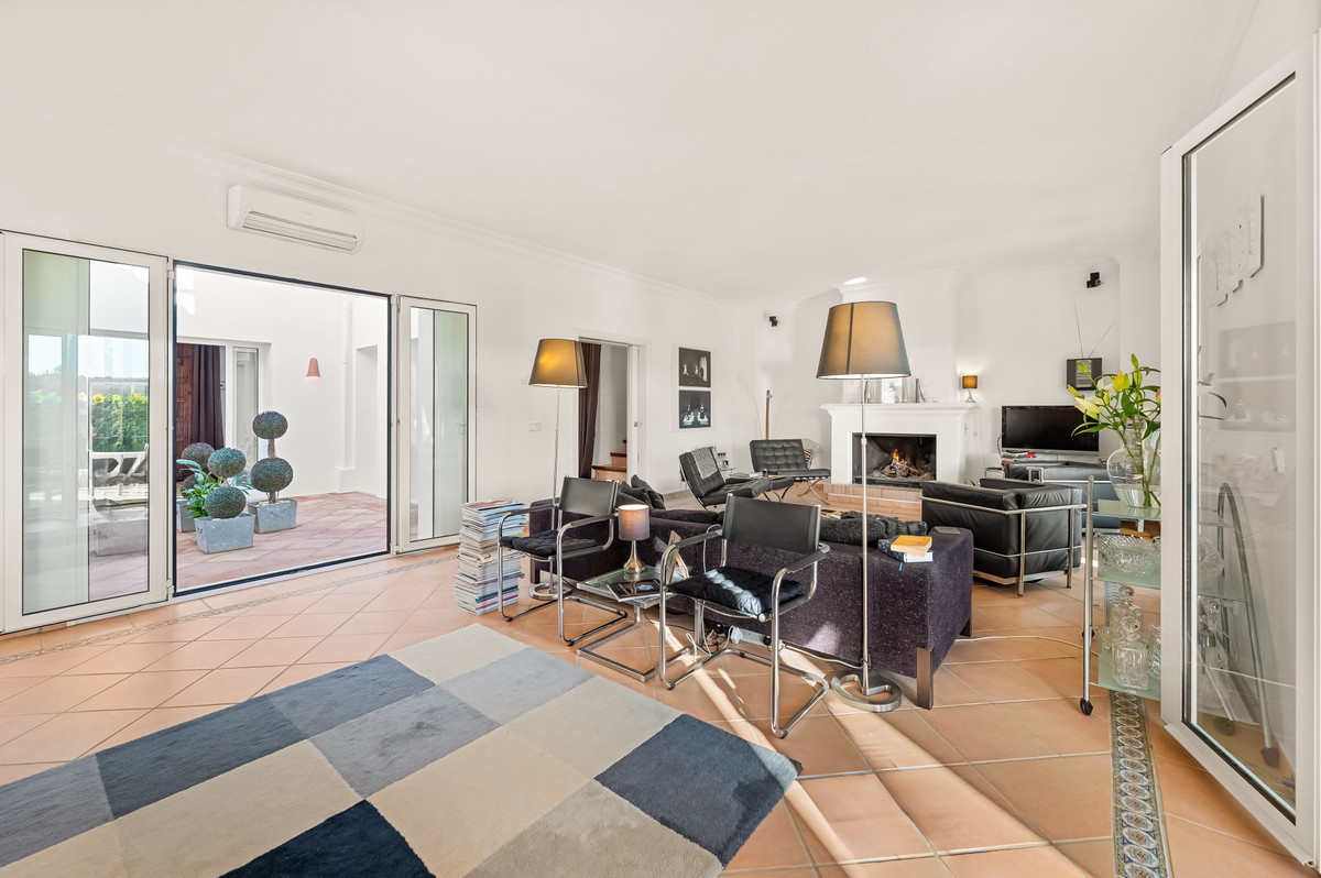 Se vende Villa - Chalet de 6 dormitorios en Costa Del Sol, Cadiz, España