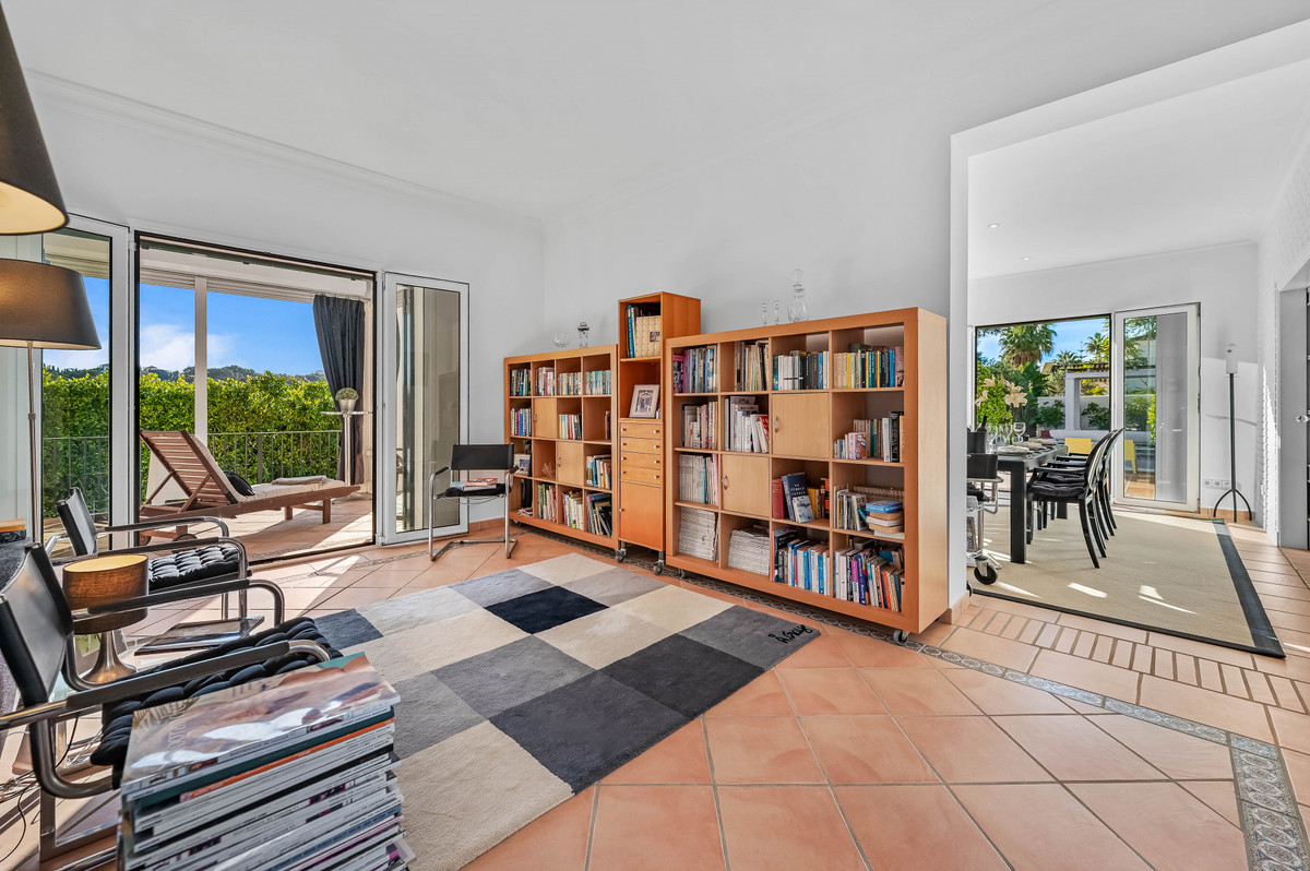 Se vende Villa - Chalet de 6 dormitorios en Costa Del Sol, Cadiz, España
