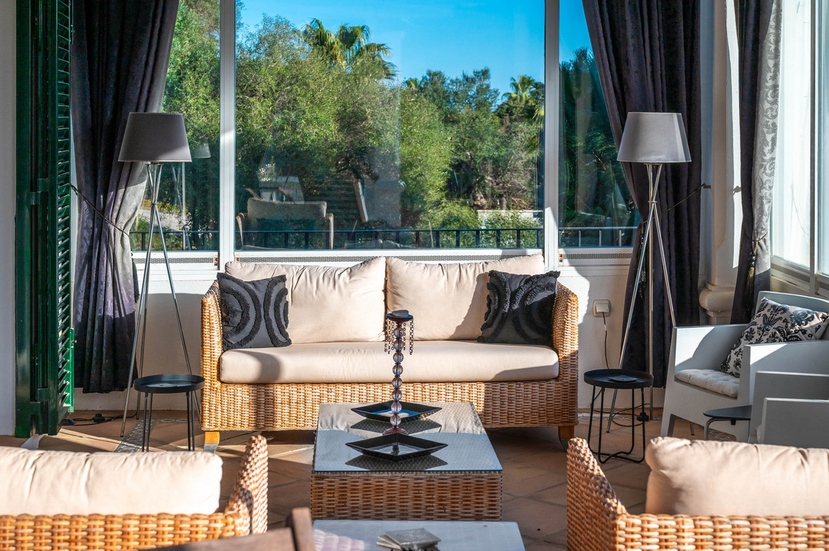 Se vende Villa - Chalet de 6 dormitorios en Costa Del Sol, Cadiz, España
