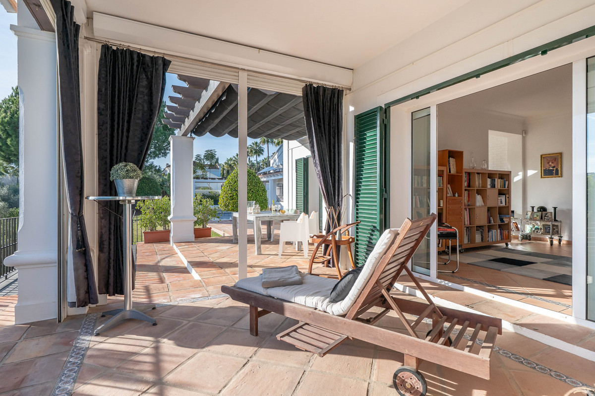 Se vende Villa - Chalet de 6 dormitorios en Costa Del Sol, Cadiz, España