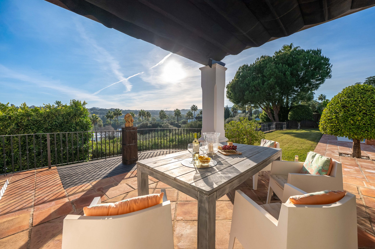 Se vende Villa - Chalet de 6 dormitorios en Costa Del Sol, Cadiz, España