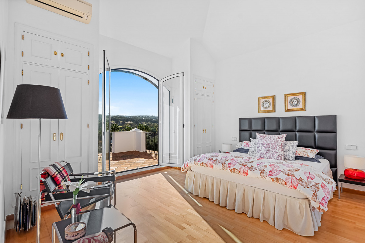 Se vende Villa - Chalet de 6 dormitorios en Costa Del Sol, Cadiz, España