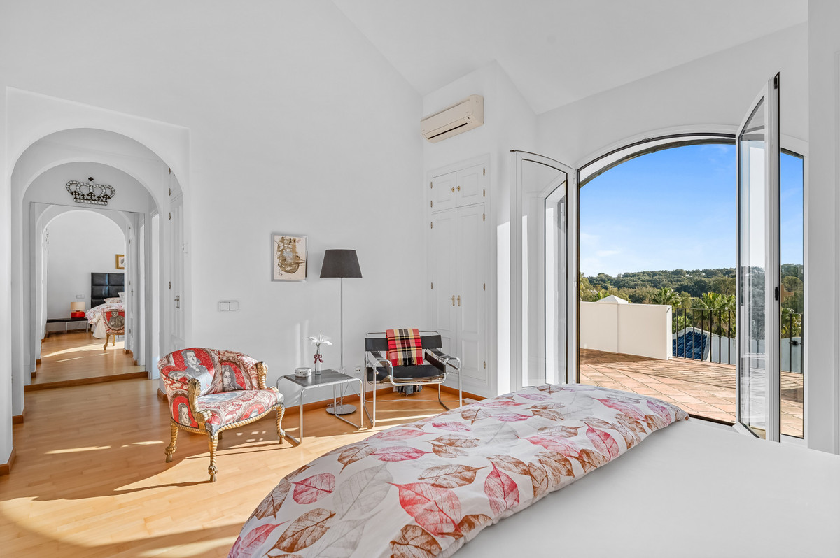 Se vende Villa - Chalet de 6 dormitorios en Costa Del Sol, Cadiz, España