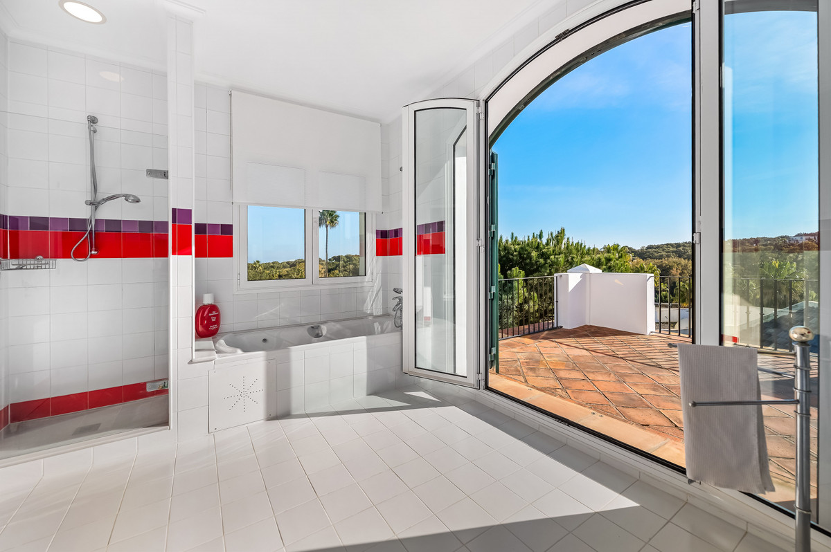 Se vende Villa - Chalet de 6 dormitorios en Costa Del Sol, Cadiz, España