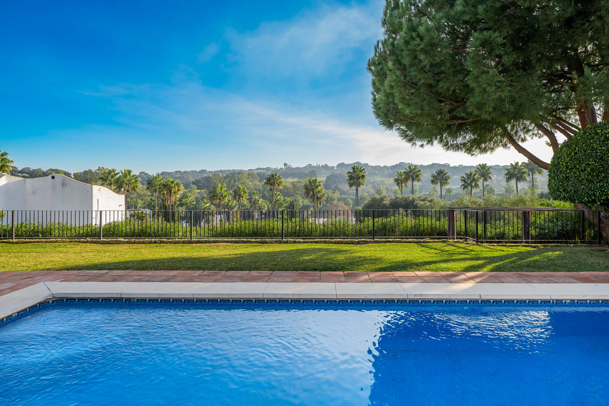 Se vende Villa - Chalet de 6 dormitorios en Costa Del Sol, Cadiz, España