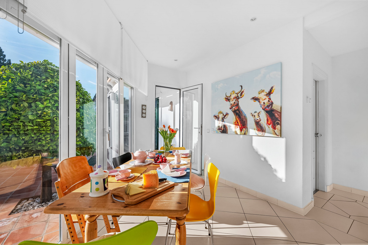 Se vende Villa - Chalet de 6 dormitorios en Costa Del Sol, Cadiz, España