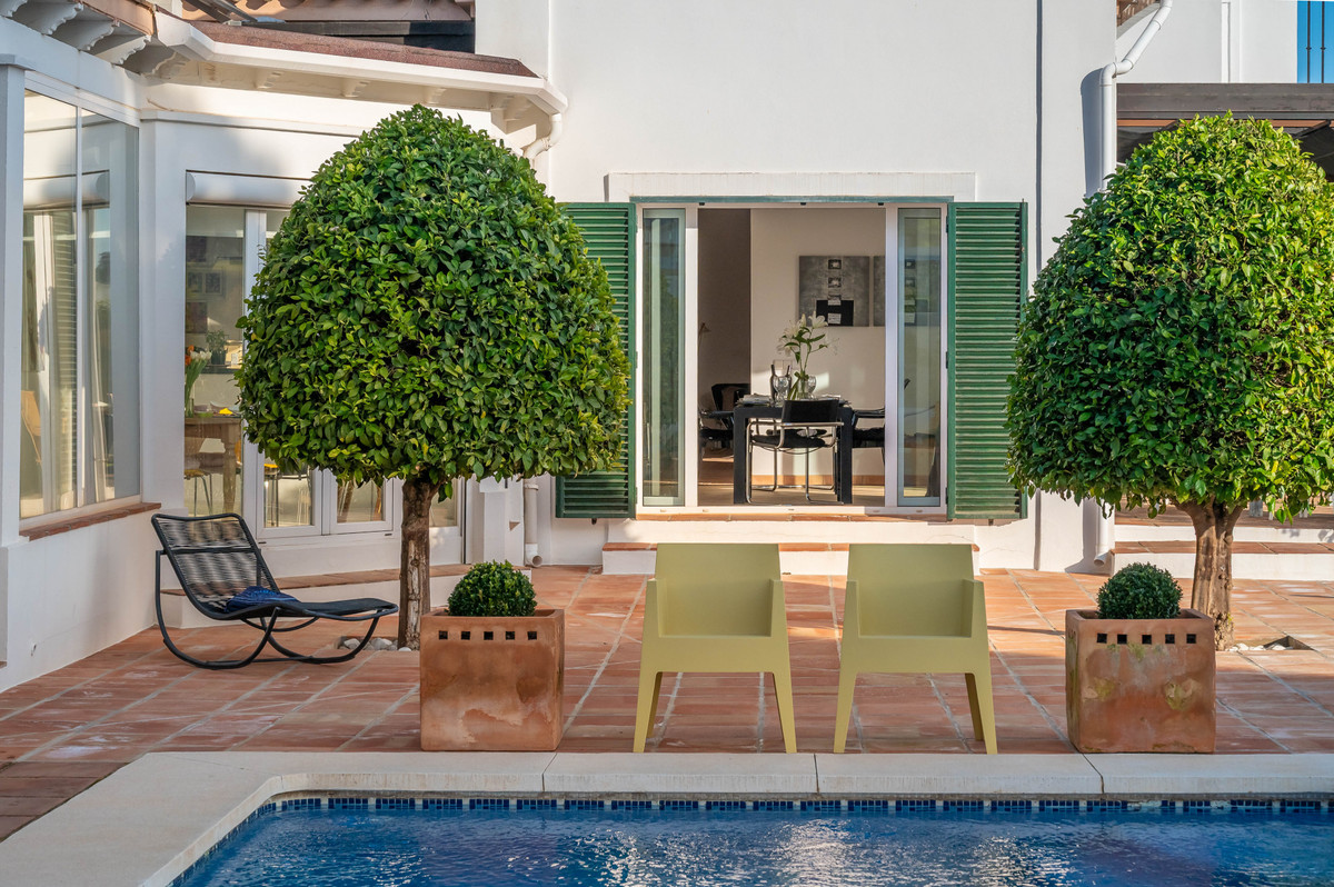 Se vende Villa - Chalet de 6 dormitorios en Costa Del Sol, Cadiz, España