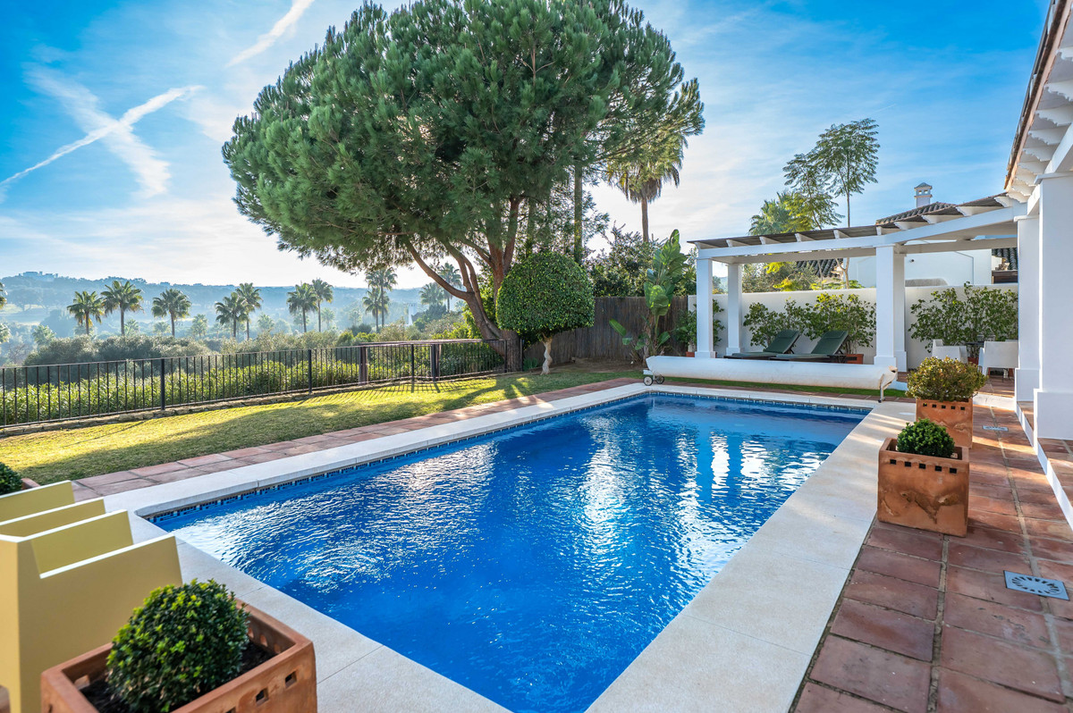 Se vende Villa - Chalet de 6 dormitorios en Costa Del Sol, Cadiz, España