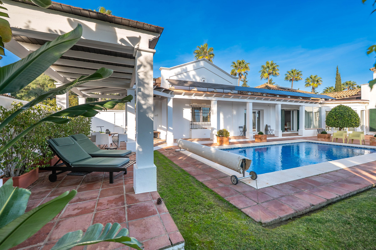 Se vende Villa - Chalet de 6 dormitorios en Costa Del Sol, Cadiz, España