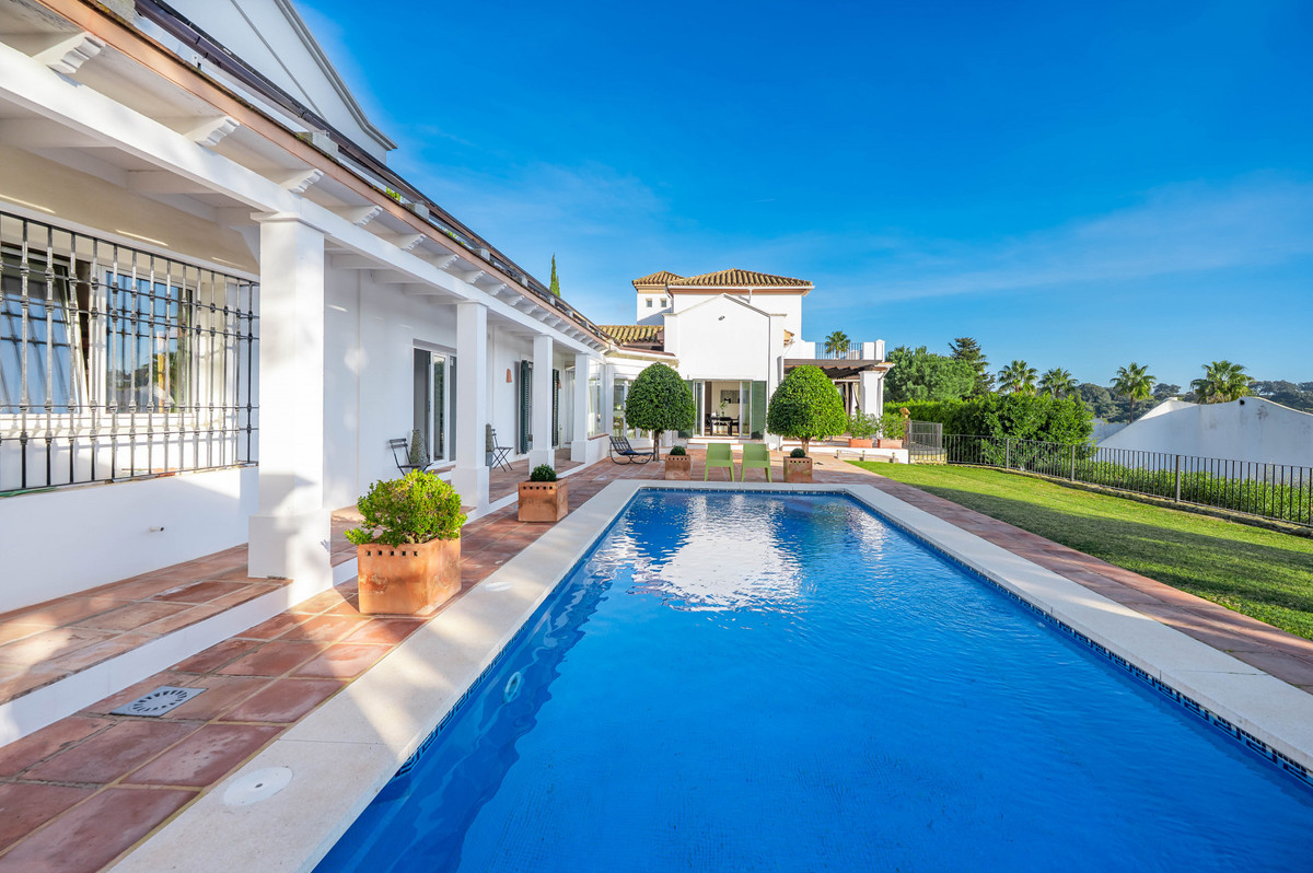 Se vende Villa - Chalet de 6 dormitorios en Costa Del Sol, Cadiz, España