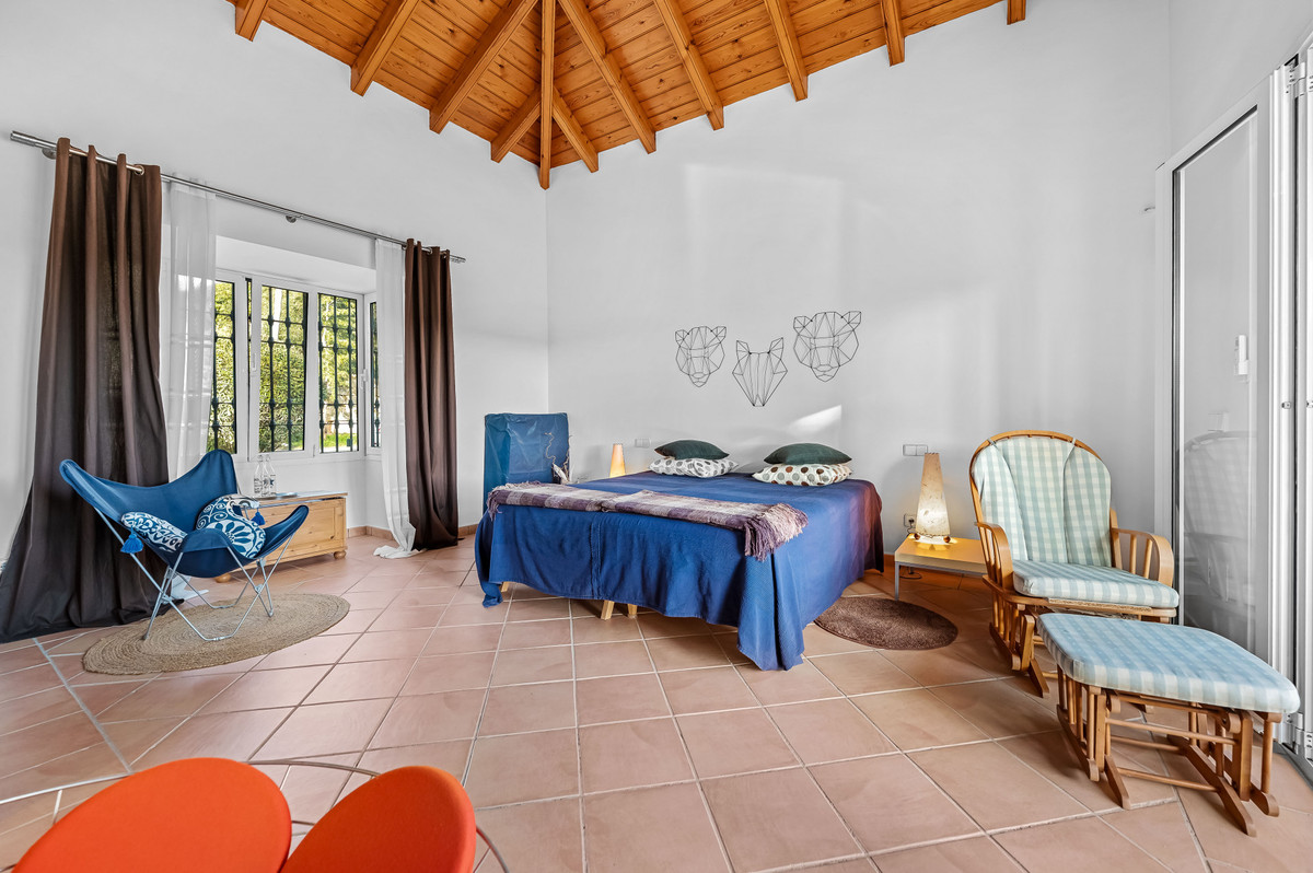 Se vende Villa - Chalet de 6 dormitorios en Costa Del Sol, Cadiz, España