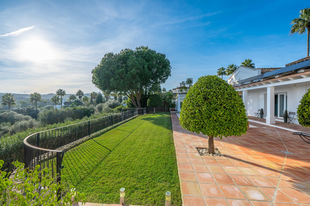 Se vende Villa - Chalet de 6 dormitorios en Costa Del Sol, Cadiz, España