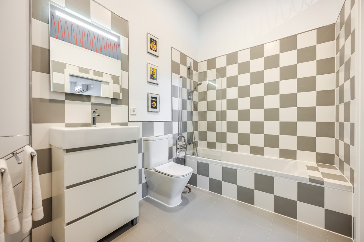 Se vende Villa - Chalet de 6 dormitorios en Costa Del Sol, Cadiz, España