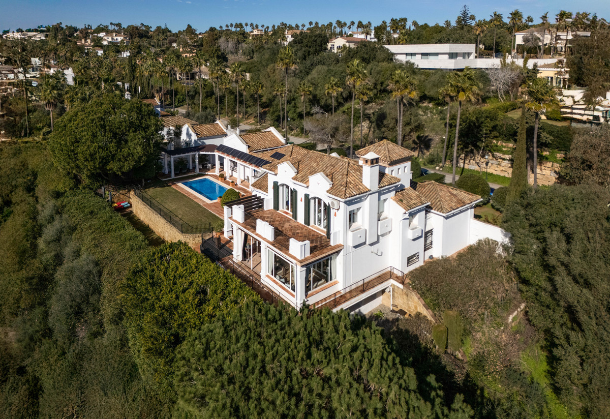 Se vende Villa - Chalet de 6 dormitorios en Costa Del Sol, Cadiz, España