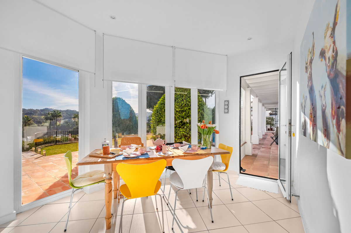 Se vende Villa - Chalet de 6 dormitorios en Costa Del Sol, Cadiz, España