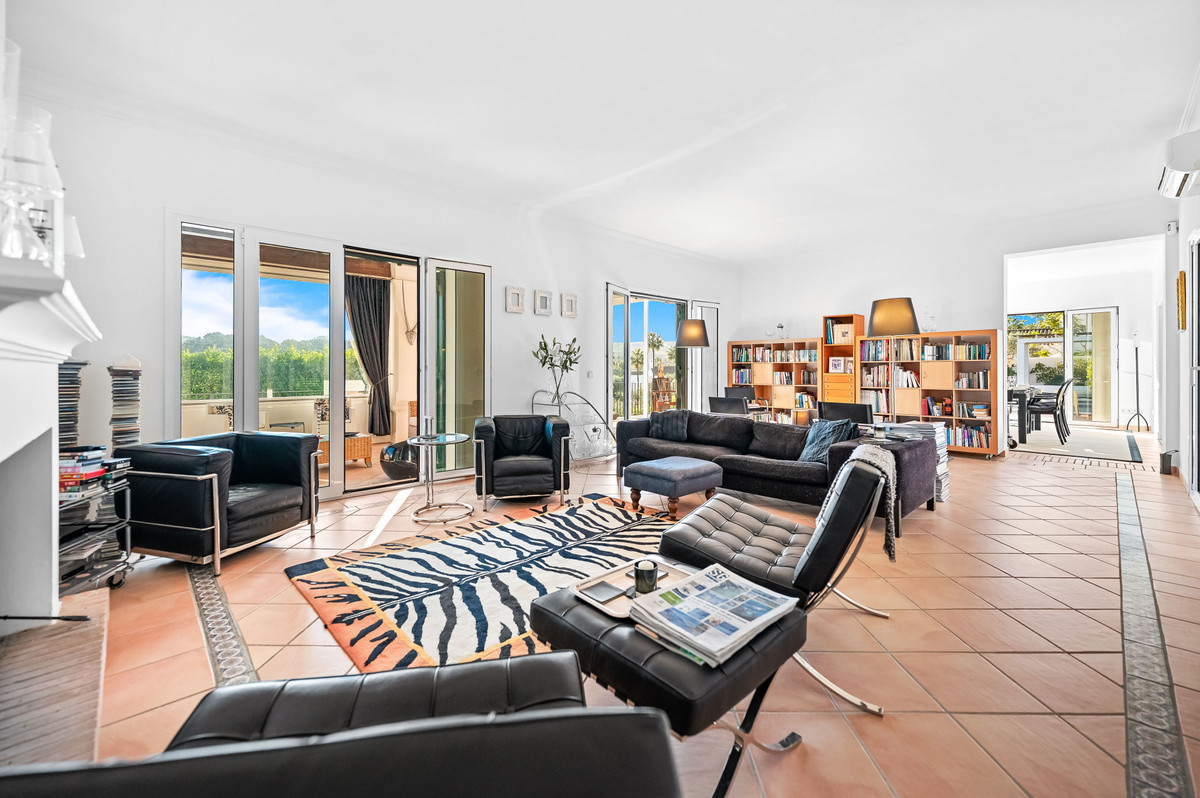 Se vende Villa - Chalet de 6 dormitorios en Costa Del Sol, Cadiz, España