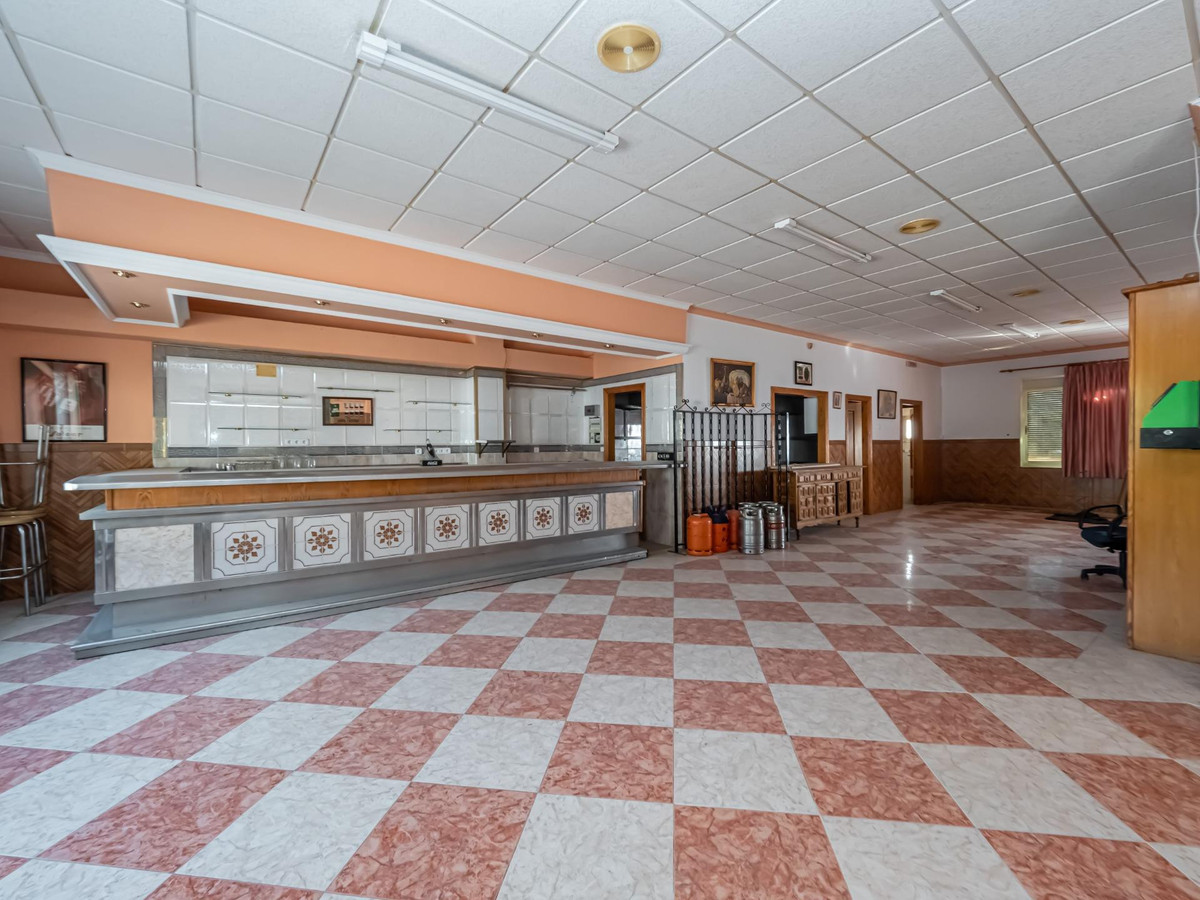 Commercial unit for sale in Alozaina Costa Del Sol, Málaga, Spain