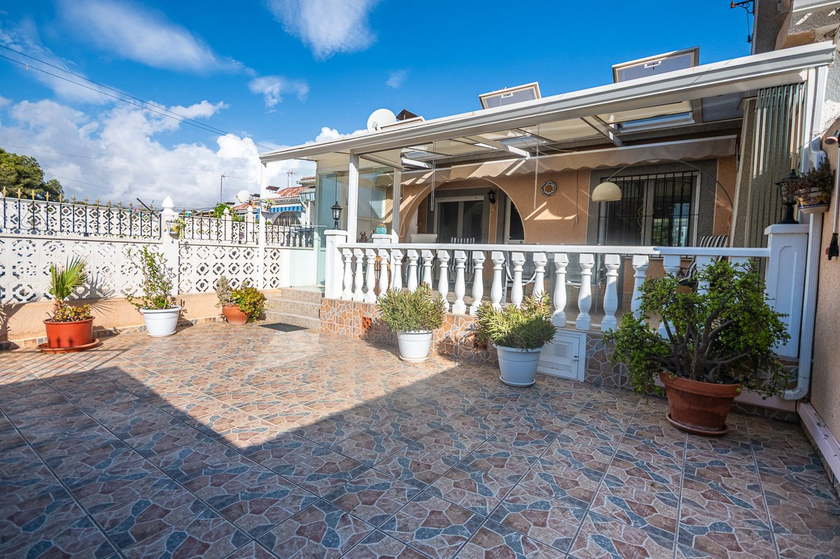 Se vende Villa - Chalet de 2 dormitorios en Costa Blanca, Alicante, España