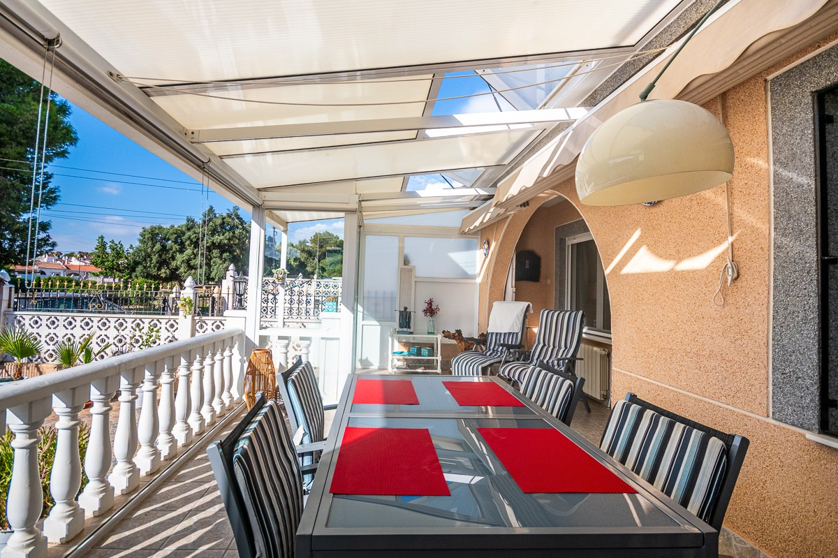 Se vende Villa - Chalet de 2 dormitorios en Costa Blanca, Alicante, España