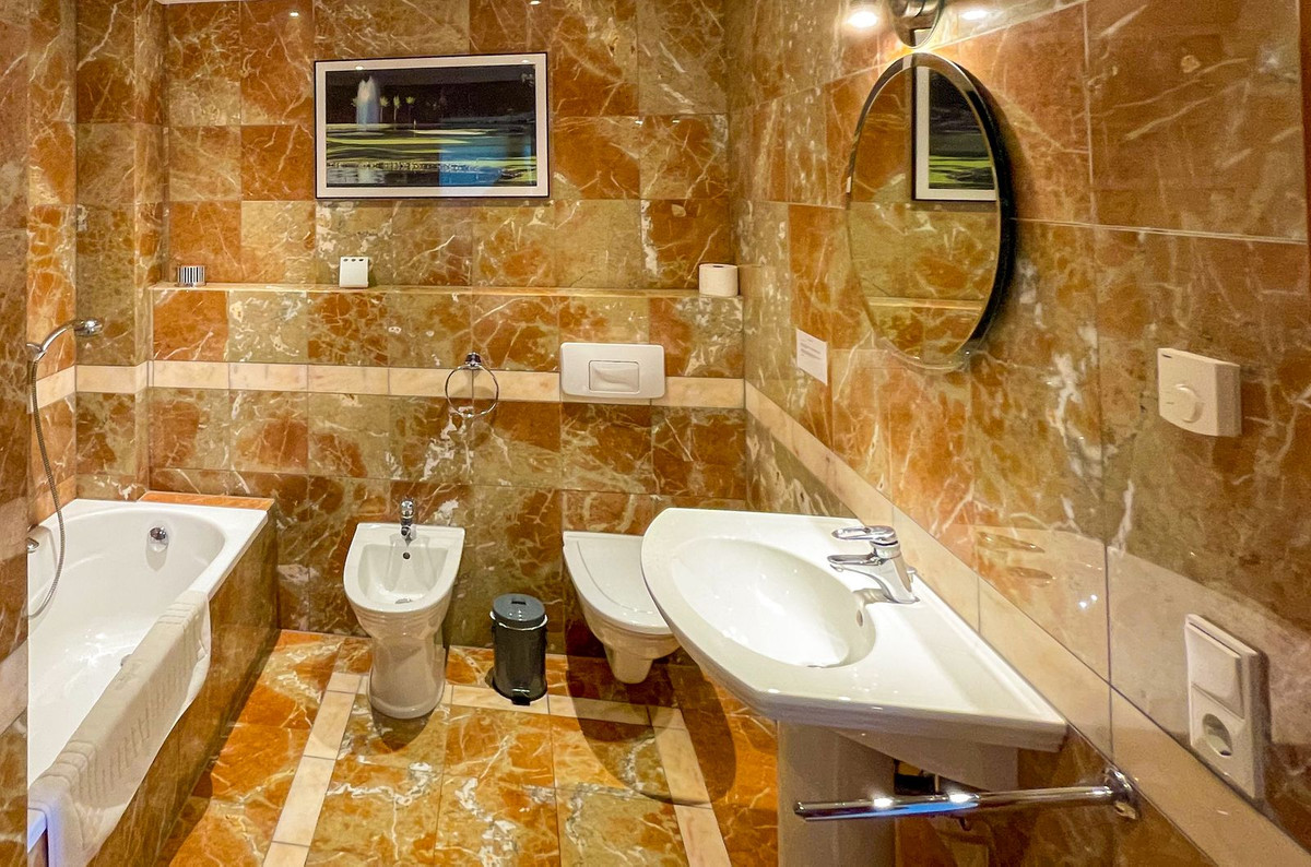 Se vende Villa - Chalet de 7 dormitorios en Costa Del Sol, Málaga, España