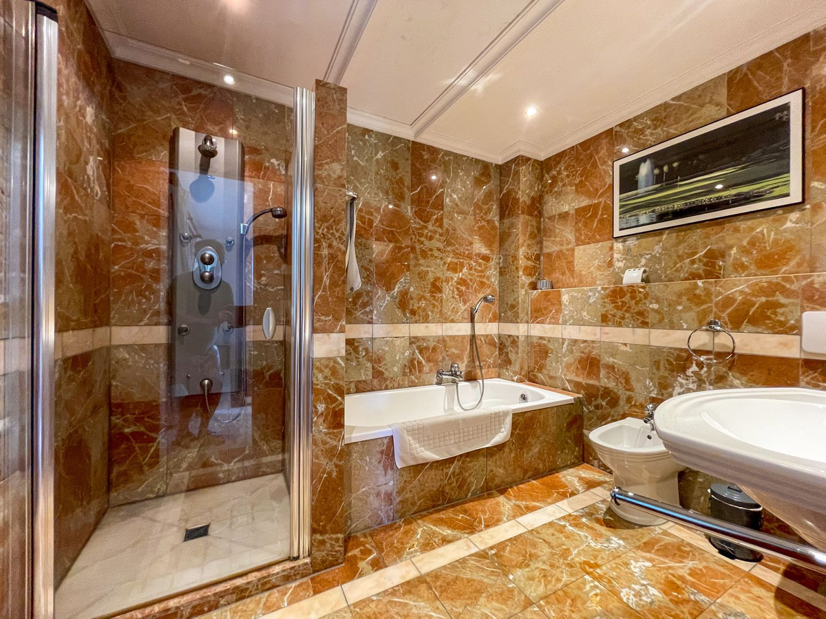 Se vende Villa - Chalet de 7 dormitorios en Costa Del Sol, Málaga, España