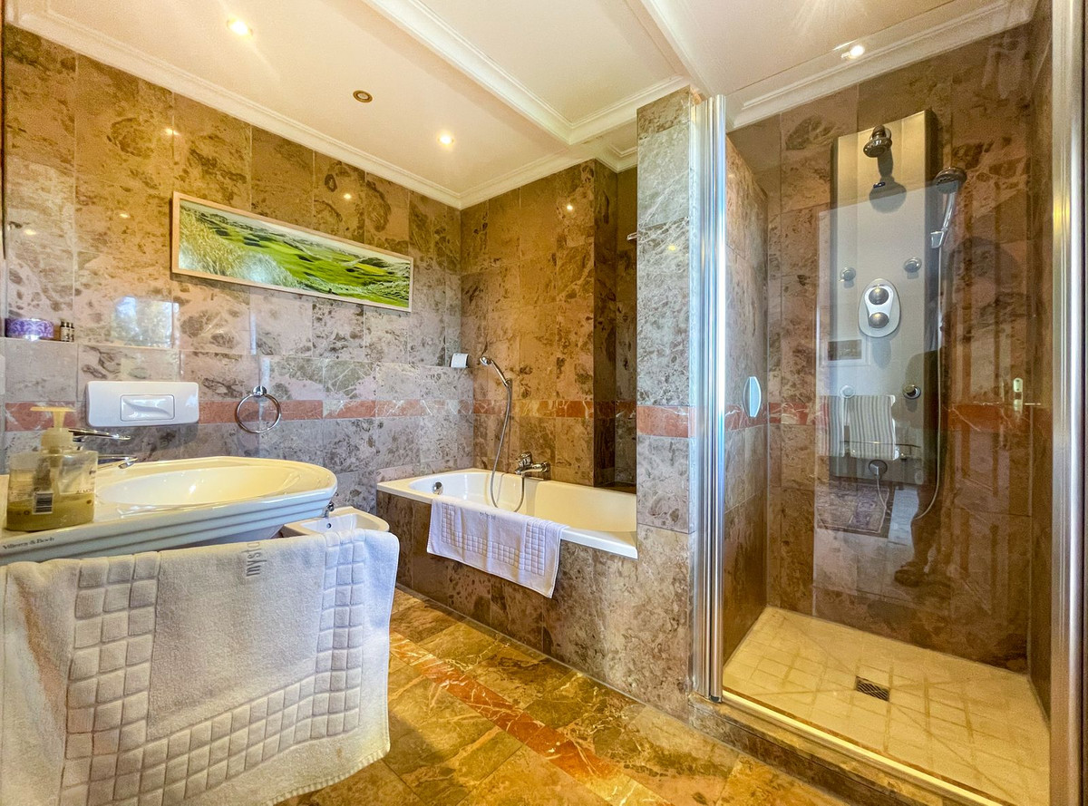 Se vende Villa - Chalet de 7 dormitorios en Costa Del Sol, Málaga, España