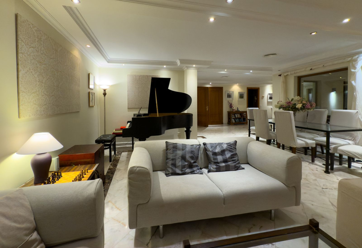 Se vende Villa - Chalet de 7 dormitorios en Costa Del Sol, Málaga, España