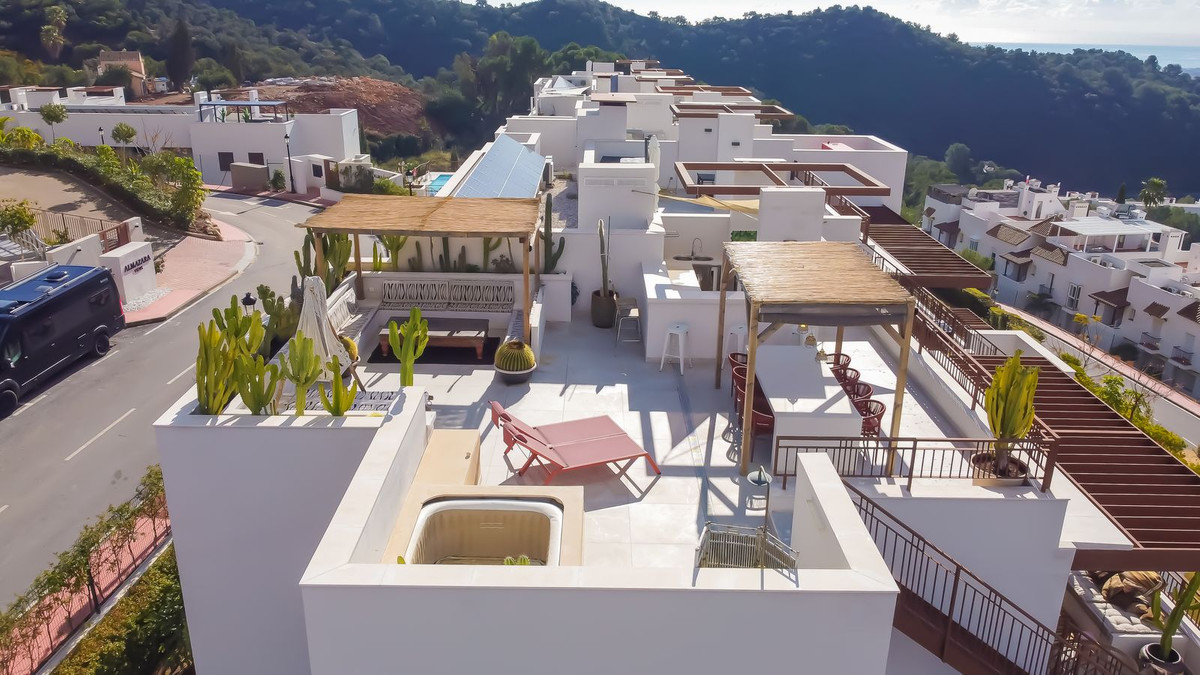 3 Bed Apartment for sale in Istán Costa Del Sol, Málaga, Spain