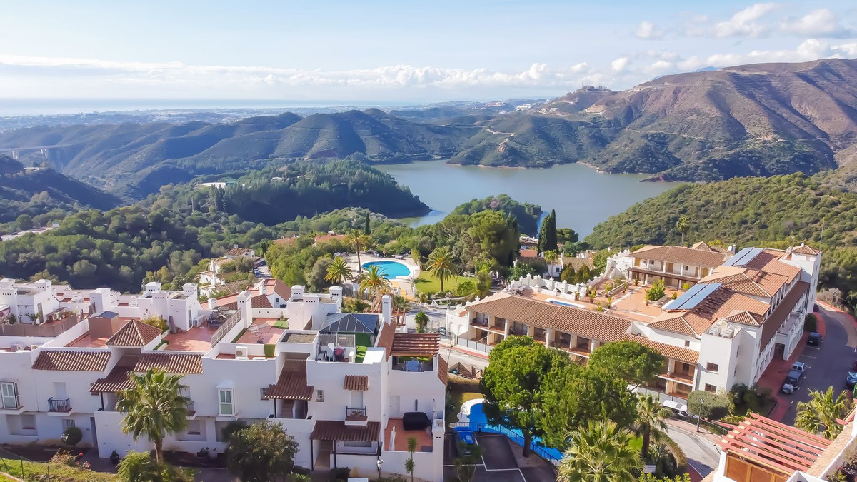 3 Bed Apartment for sale in Istán Costa Del Sol, Málaga, Spain