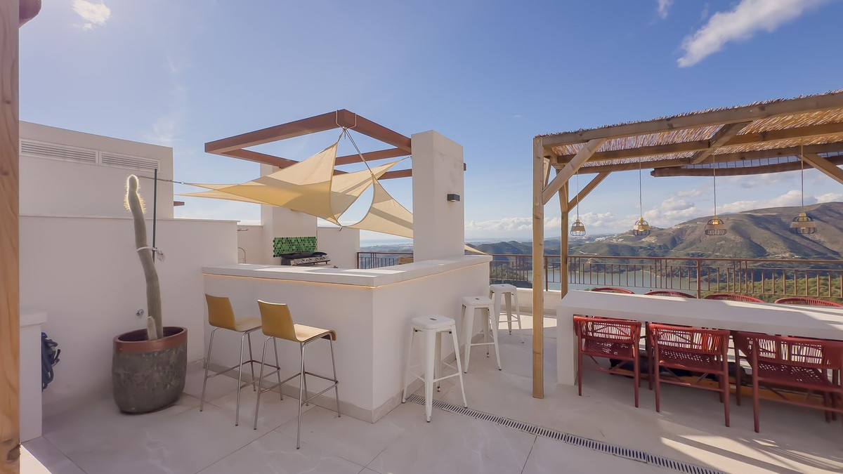 3 Bed Apartment for sale in Istán Costa Del Sol, Málaga, Spain