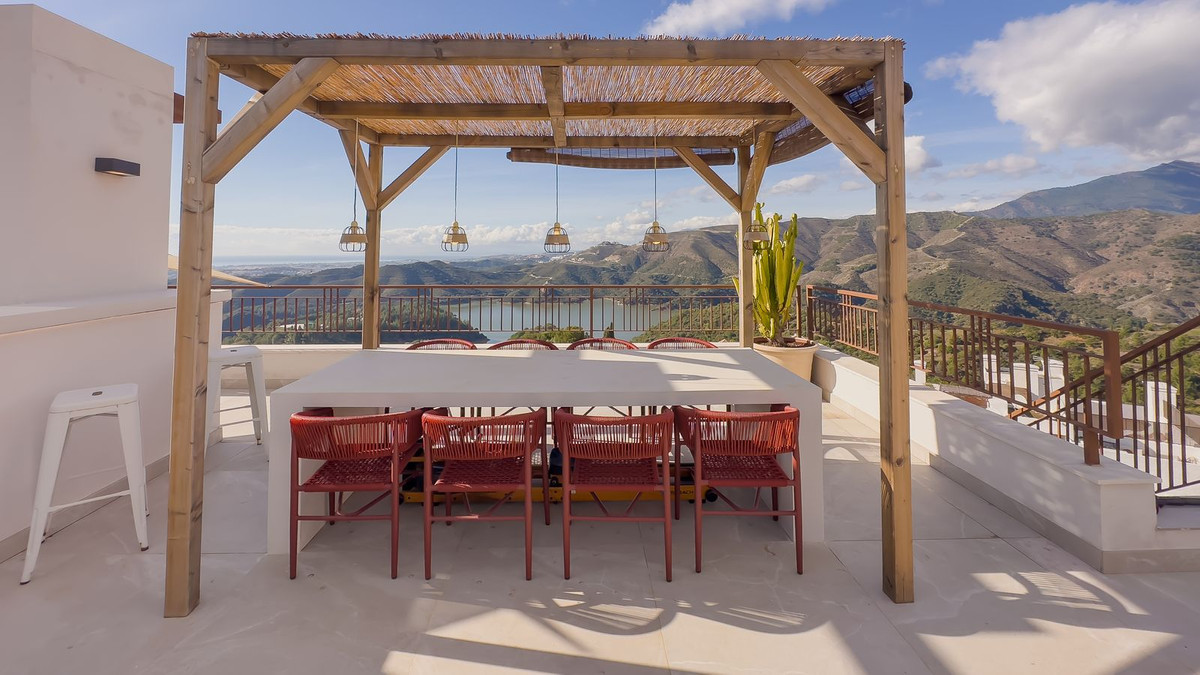 3 Bed Apartment for sale in Istán Costa Del Sol, Málaga, Spain