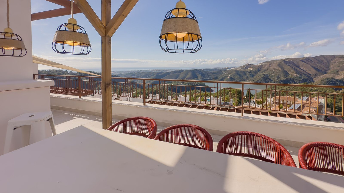 3 Bed Apartment for sale in Istán Costa Del Sol, Málaga, Spain