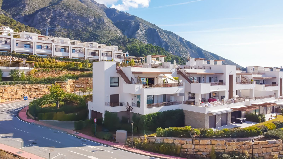 3 Bed Apartment for sale in Istán Costa Del Sol, Málaga, Spain