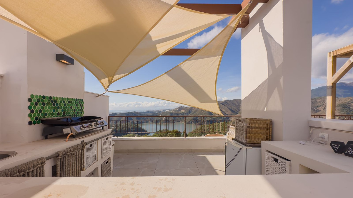 3 Bed Apartment for sale in Istán Costa Del Sol, Málaga, Spain