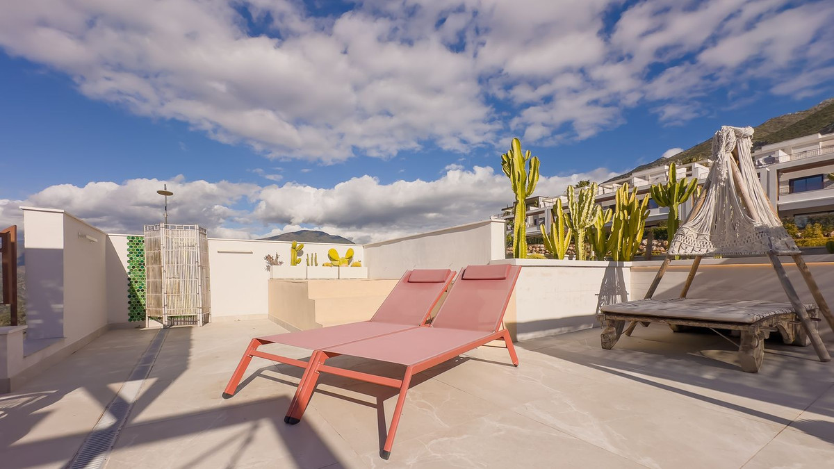 3 Bed Apartment for sale in Istán Costa Del Sol, Málaga, Spain