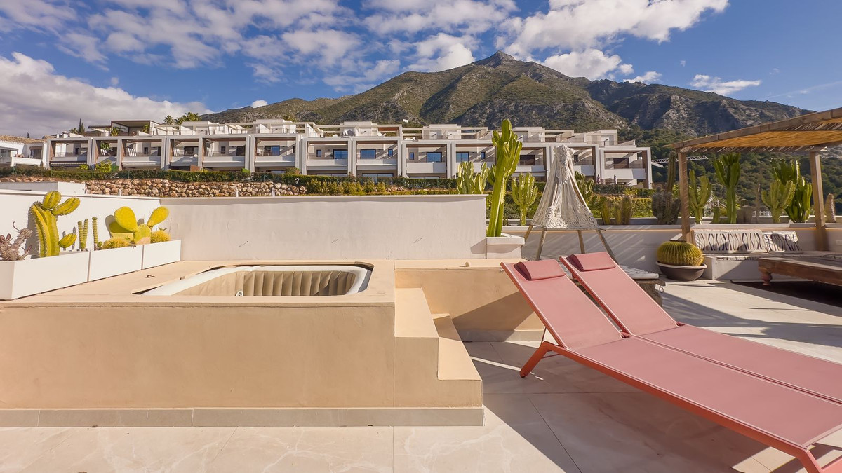 3 Bed Apartment for sale in Istán Costa Del Sol, Málaga, Spain