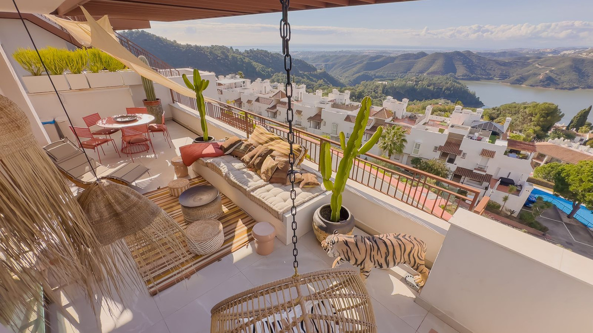3 Bed Apartment for sale in Istán Costa Del Sol, Málaga, Spain