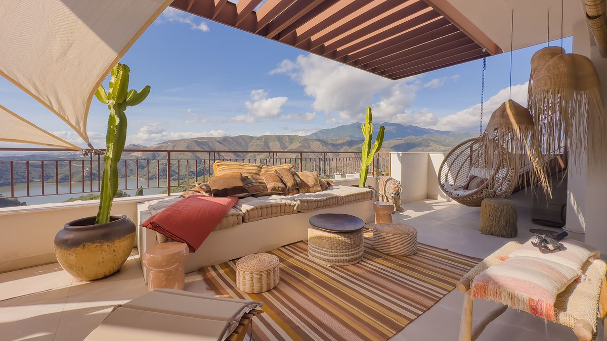 3 Bed Apartment for sale in Istán Costa Del Sol, Málaga, Spain