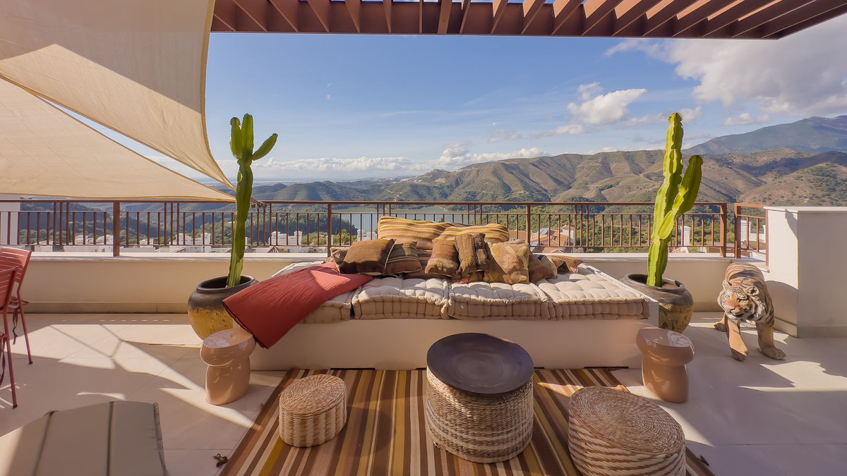 3 Bed Apartment for sale in Istán Costa Del Sol, Málaga, Spain