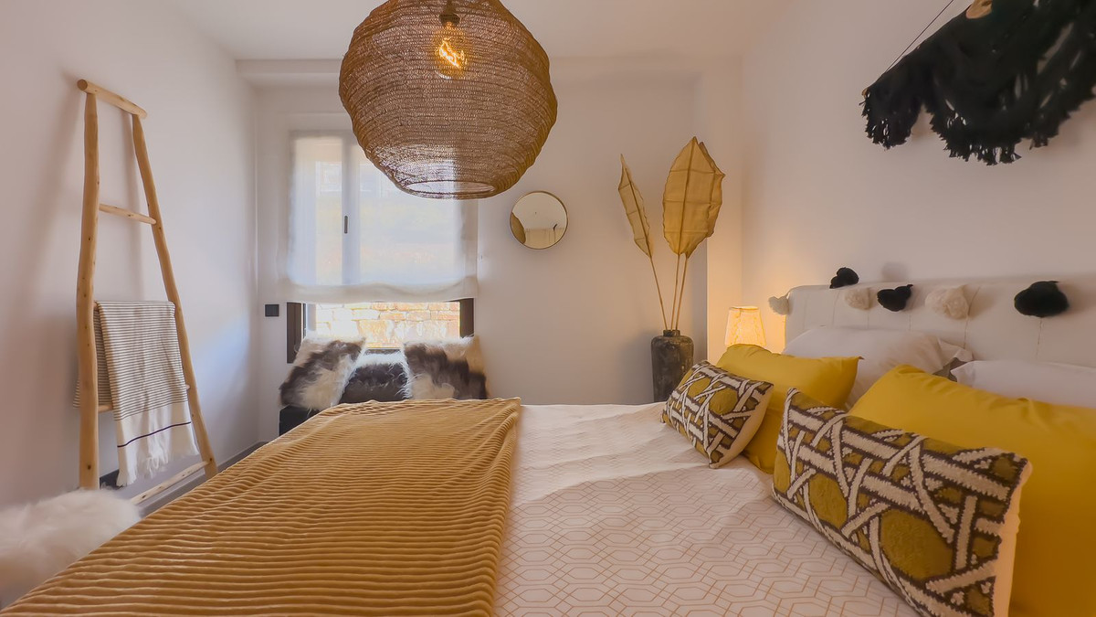 3 Bed Apartment for sale in Istán Costa Del Sol, Málaga, Spain