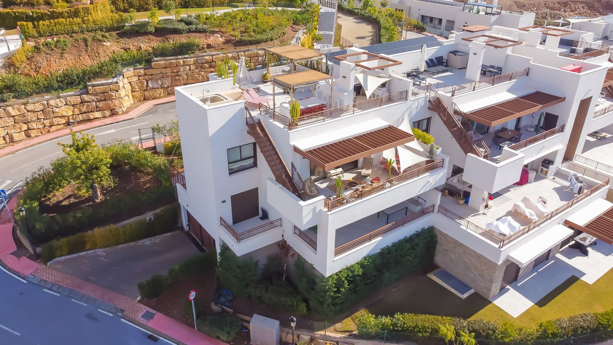 3 Bed Apartment for sale in Istán Costa Del Sol, Málaga, Spain