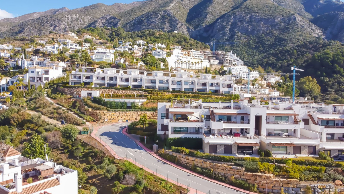 3 Bed Apartment for sale in Istán Costa Del Sol, Málaga, Spain