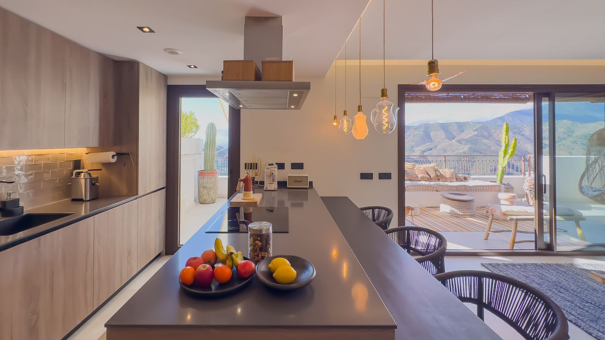 3 Bed Apartment for sale in Istán Costa Del Sol, Málaga, Spain